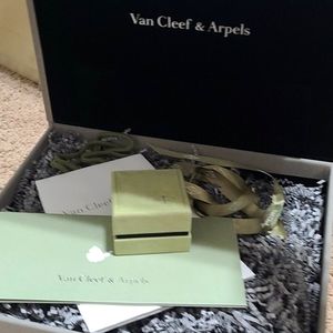 Box jewelry of VanCleef.